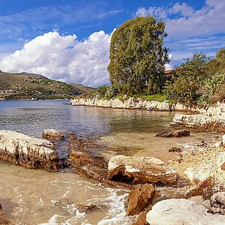 Poseidon מלון דירות